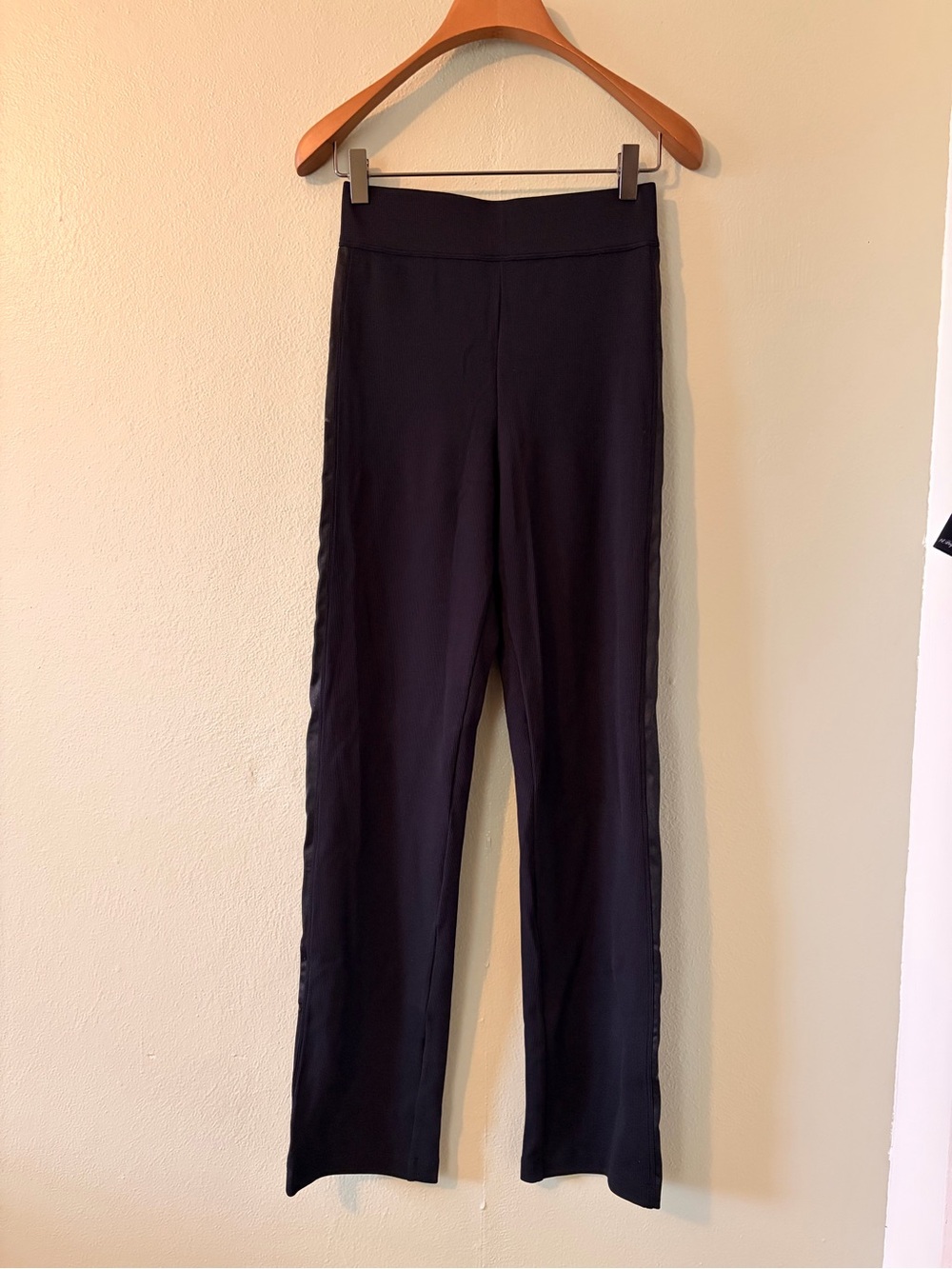 NWOT NA KA’OI Straight-Leg Black Leggings with Subtle Side Trim